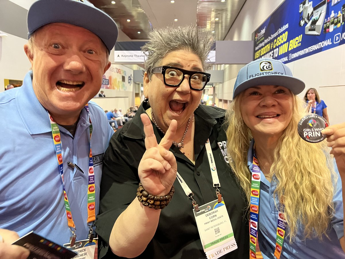 The 1st day of @PRINTINGUnited was a great success. 🌀We even ran into @PrintPros (Deborah Corn) of @GirlsWhoPrint ‼️

--- #print #printing #PRINTINGUnitedExpo - #FlightCheck ---