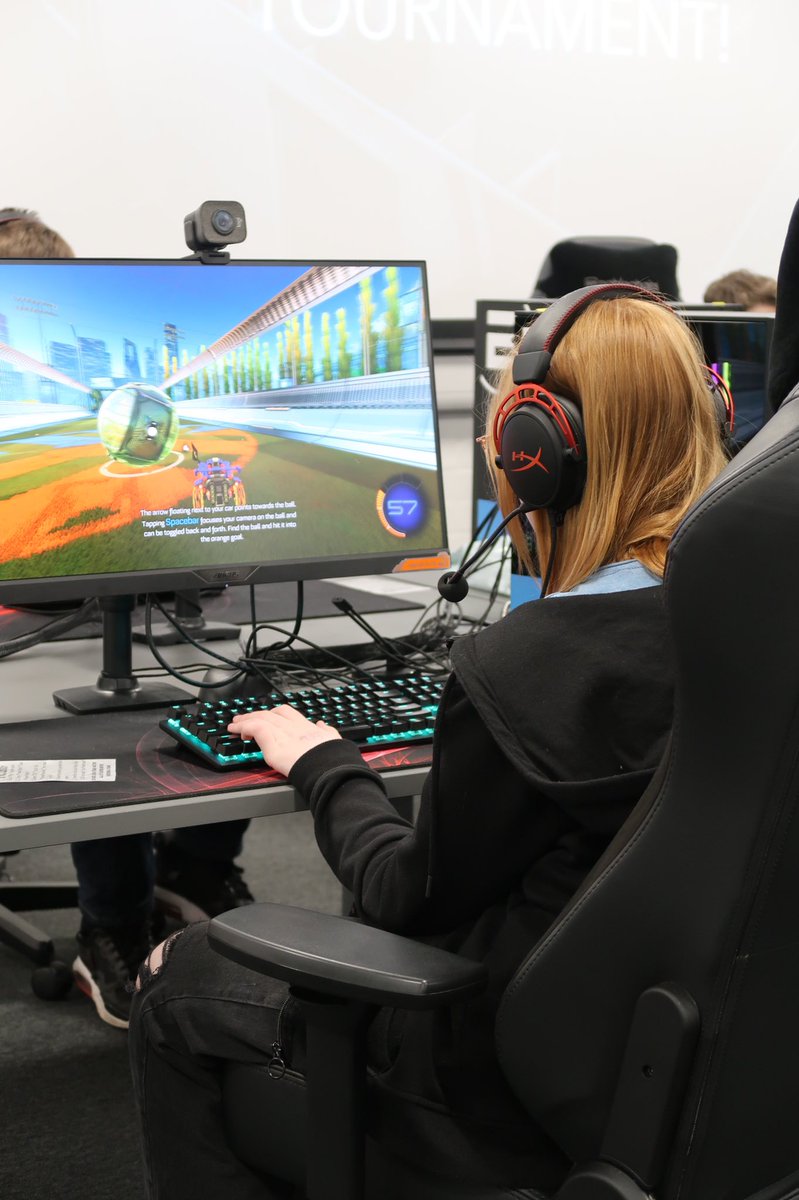 This Monday 24th from 5-8pm, we’re supporting an event at Cheylesmore Community Centre as part of #WarwickResonate! 👨‍👩‍👧‍👦🤝

If you’re aged 11-16, then please come along to enjoy some PC, console and even VR games! 

#UniversityOfWarwick #EsportsCentre #WarwickEsportsCentre