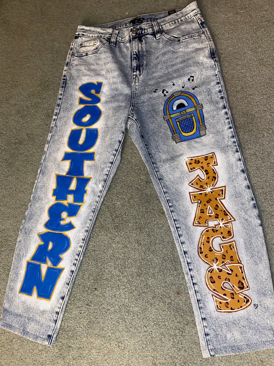 justamb_'s tweet photo. It’s Denim Season 💕💕💕 my favorite time of the year. 

Get your custom fit orders in!
.
.
.
.
.#justambsart #jags #jaguar #southernuniversity #customdenim #custom #handpainted https://t.co/b4fcU2prDj