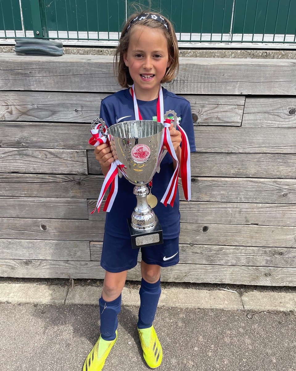 RossAndysSoccer's tweet photo. Well done to Charlotte for starting her training with Arsenal Ladies at U9s, she has been apart of our Girls &amp; Boys Development Centre set ups as well as @BerkhamstedR. She is an epitome of how we encourage players to develop at R&amp;A.

We are excited to see what the future holds! https://t.co/HzXrQkln3j