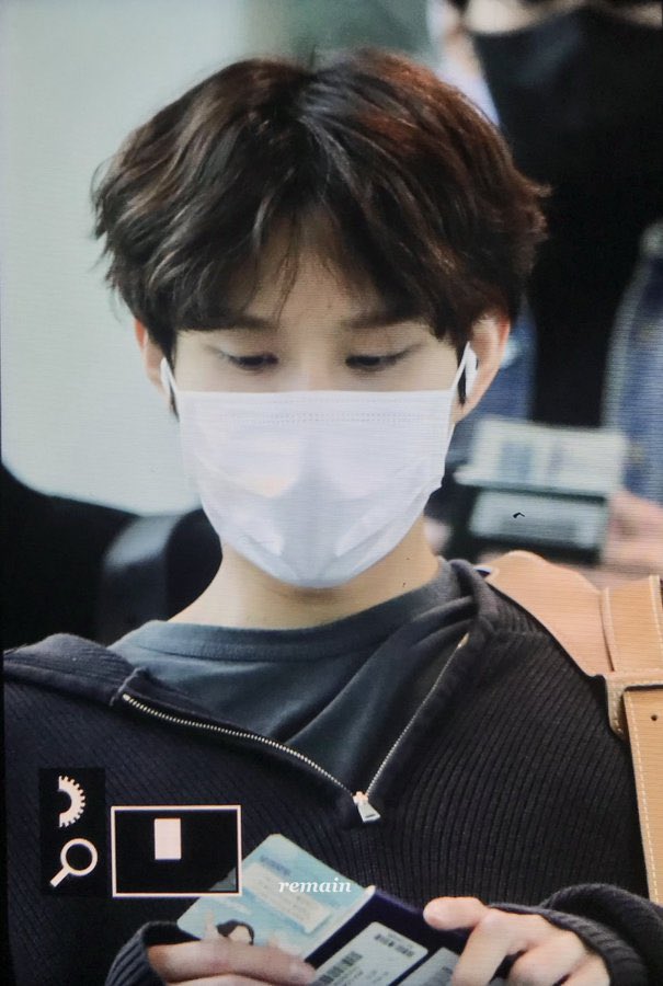 all219right's tweet photo. 김졍우 김됴영이랑 헤어져서 새로 사서 쓰는거면 좋겠다. 근데 쓸때마다 생각나는건 똑같아서 되게 심란해지고. 심지어 형이 준건 차마 버리지도 못해가지고 아직 서랍 어딘가에 있음. https://t.co/nMvSQcXO8T