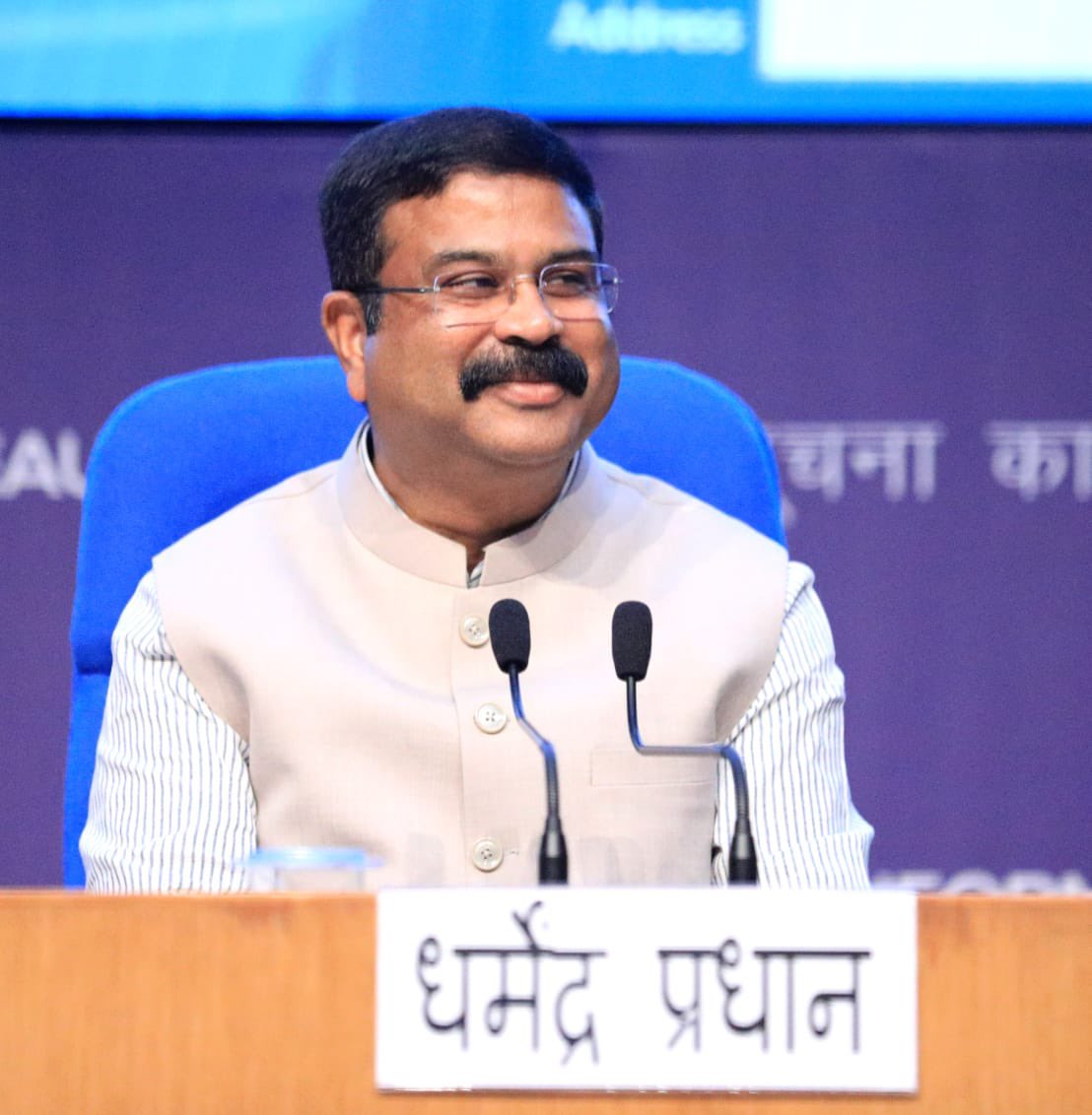 Today, Hon’ble Education Minister Shri @dpradhanbjp along with Hon'ble MoS for @MIB_India Shri @Murugan_MoS announced the “Kashi Tamil Sangamam” to be held in Varanasi (Kashi) from 16th Nov to 19th Dec 2022. He also launched the website for registering for “Kashi Tamil Sangamam”.