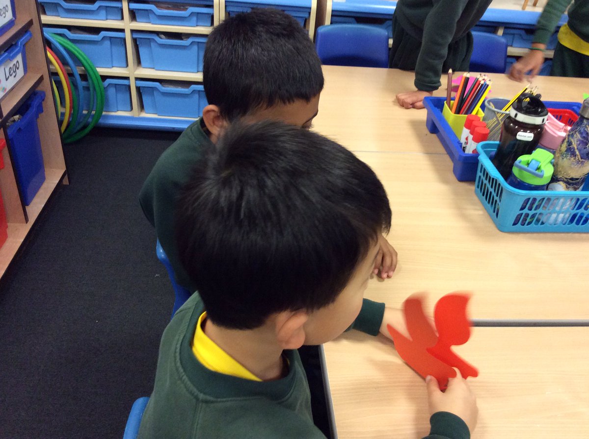MrsBridgeEPS's tweet photo. Y2 have had a wonderful afternoon celebrating Diwali, thank you to our fantastic parents for leading our creative workshop this afternoon #WeAreBrightFutures https://t.co/NmMdBwgxAE