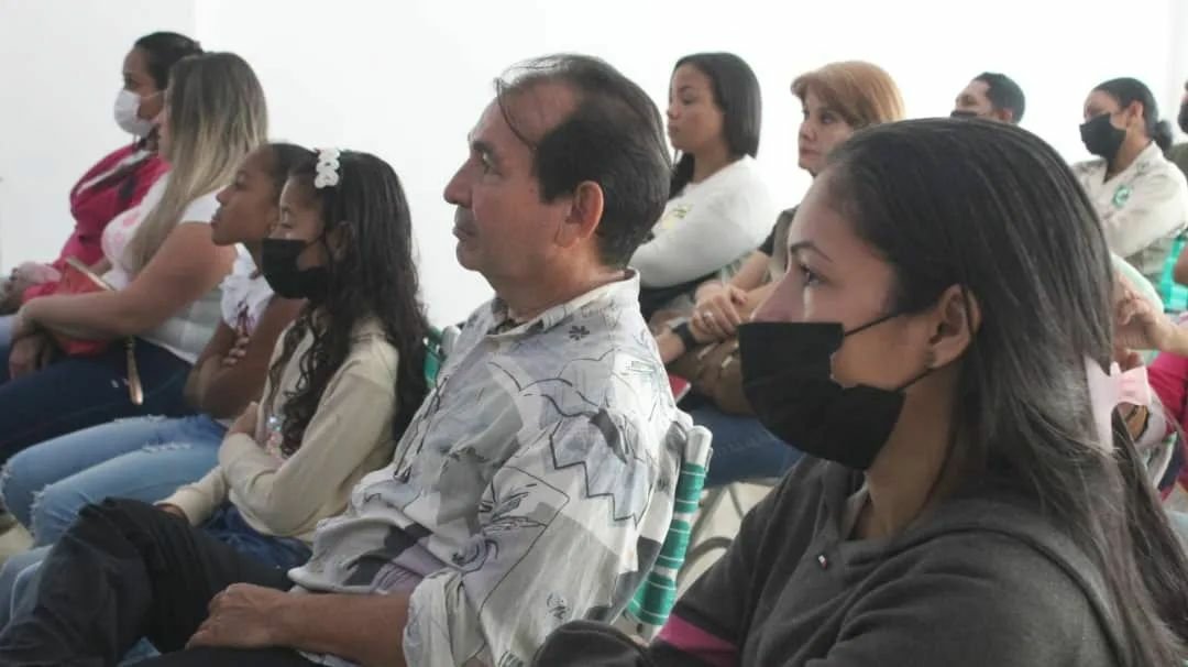 #Enterate |El #Minec a través de la Dirección General de Formación, continúa con el ciclo de cineforos: "Cambio Climático, Pueblos, Planeta y Vida", esta vez con la proyección del documental "Nuestros consumos", el cual refleja el consumo de una persona promedio en Latinoamérica.