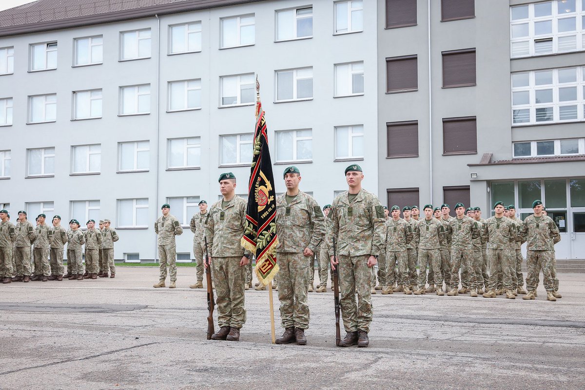 Today, 🇱🇹DefMin @a_anusauskas awarded 🇱🇹@LTU_Army troops for their exemplary service in the @IraqNato mission. Lithuania, as a reliable ally, contributes its troops to achieve common peacekeeping objectives. We are fulfilling our duty, demonstrating our capability and readiness.