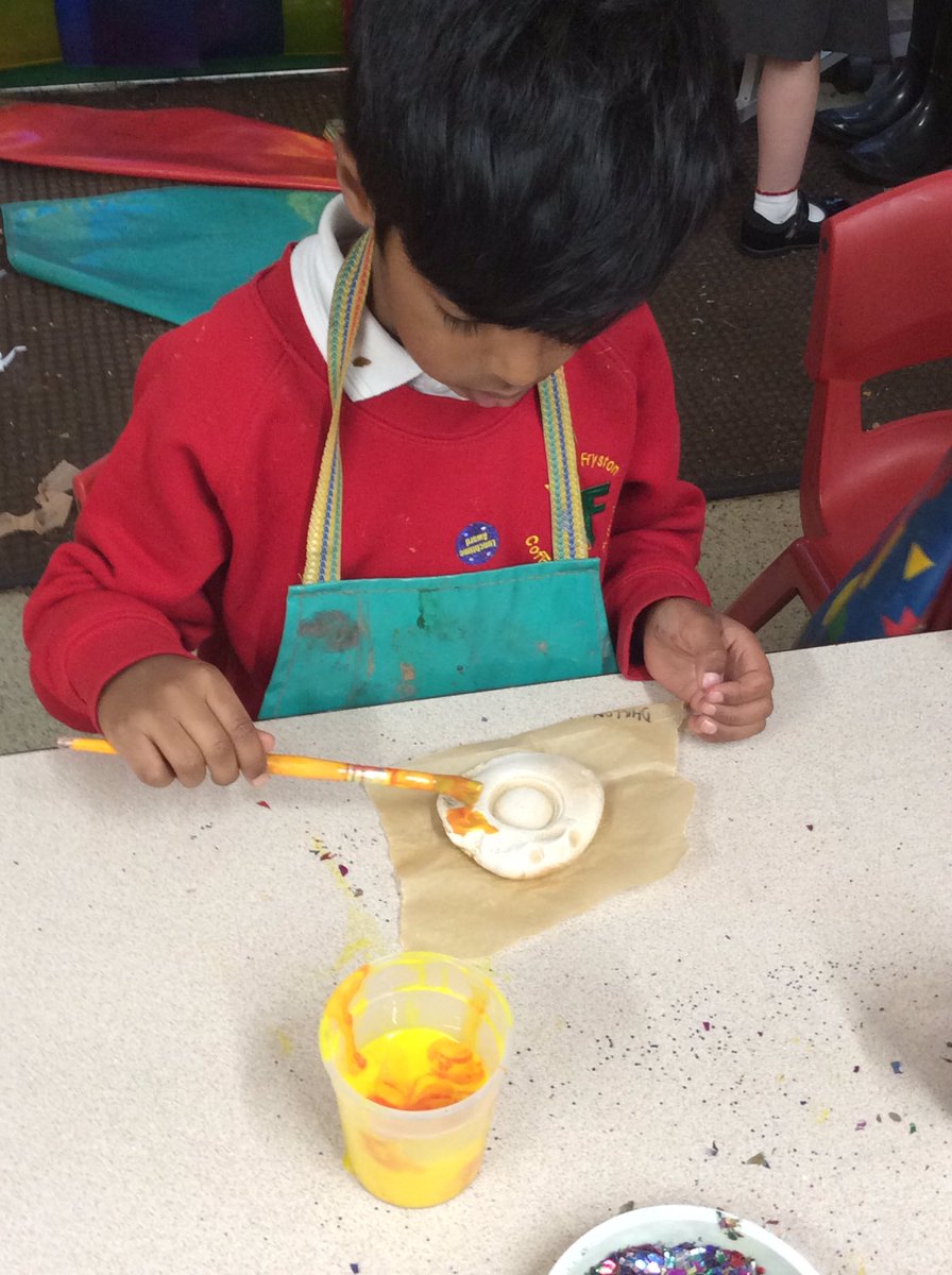 MonkFrystonSch's tweet photo. #TeamReception have been learning about Diwali this week! They have all made Diya lamps and explored Rangoli patterns! https://t.co/YtoVHcef0Q