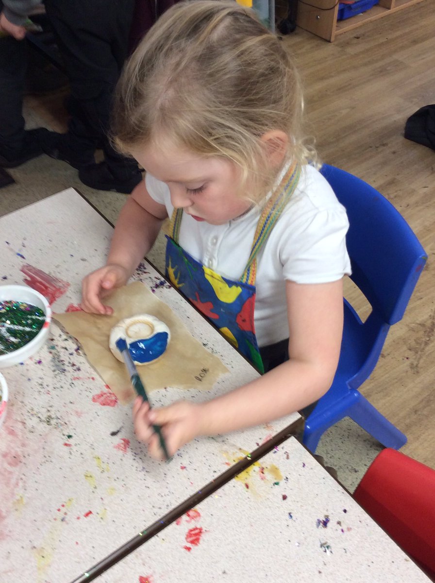 MonkFrystonSch's tweet photo. #TeamReception have been learning about Diwali this week! They have all made Diya lamps and explored Rangoli patterns! https://t.co/YtoVHcef0Q
