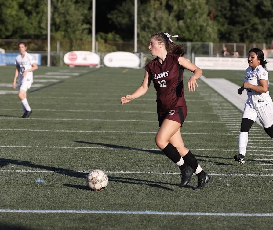 CHS_LionsSoccer's tweet photo. 🚨Senior Spotlight!!🚨
Today we celebrate #12, defender, captain Molly Fox! 
A great player &amp; role model💛 #seniornightin5 https://t.co/pC0KATGCUR