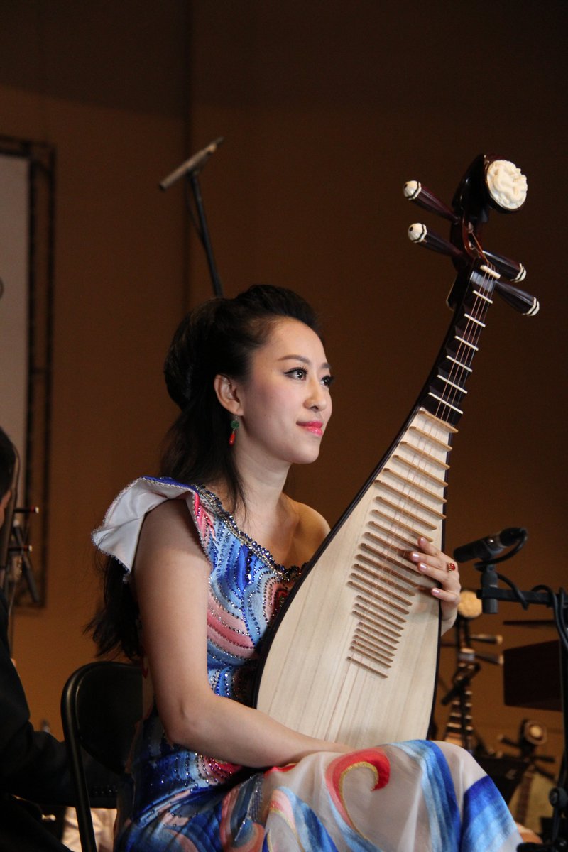 zhang_heqing's tweet photo. The solo "Silk Road Flying Sky" 
Performed by pipa player Zhao Cong
Using the essence of traditional Chinese music to superimpose a variety of innovative pipa playing, Zhao hopes that this work will have more characteristics of the times.  #China https://t.co/K55bHxrI6M