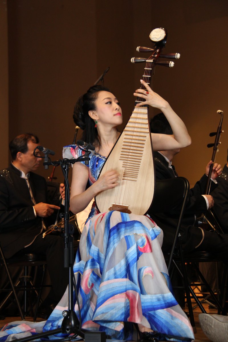 zhang_heqing's tweet photo. The solo "Silk Road Flying Sky" 
Performed by pipa player Zhao Cong
Using the essence of traditional Chinese music to superimpose a variety of innovative pipa playing, Zhao hopes that this work will have more characteristics of the times.  #China https://t.co/K55bHxrI6M
