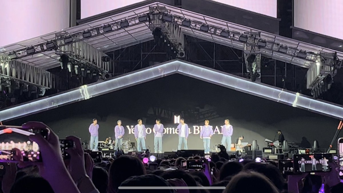 _vinterbear_'s tweet photo. The past was honestly the best but my best is what comes next …ในที่สุดเราก้อได้ไปคอนบังทันซะที 🥹🥹 คอนนี้มันคุ้มค่ามากๆ ตัดสินใจไม่ผิดเลยจิงๆ เจอกันอีกที 2025 นะ 

Best moment is yet to come 💜

#YetToComeinBUSAN https://t.co/qHVAS0onjj