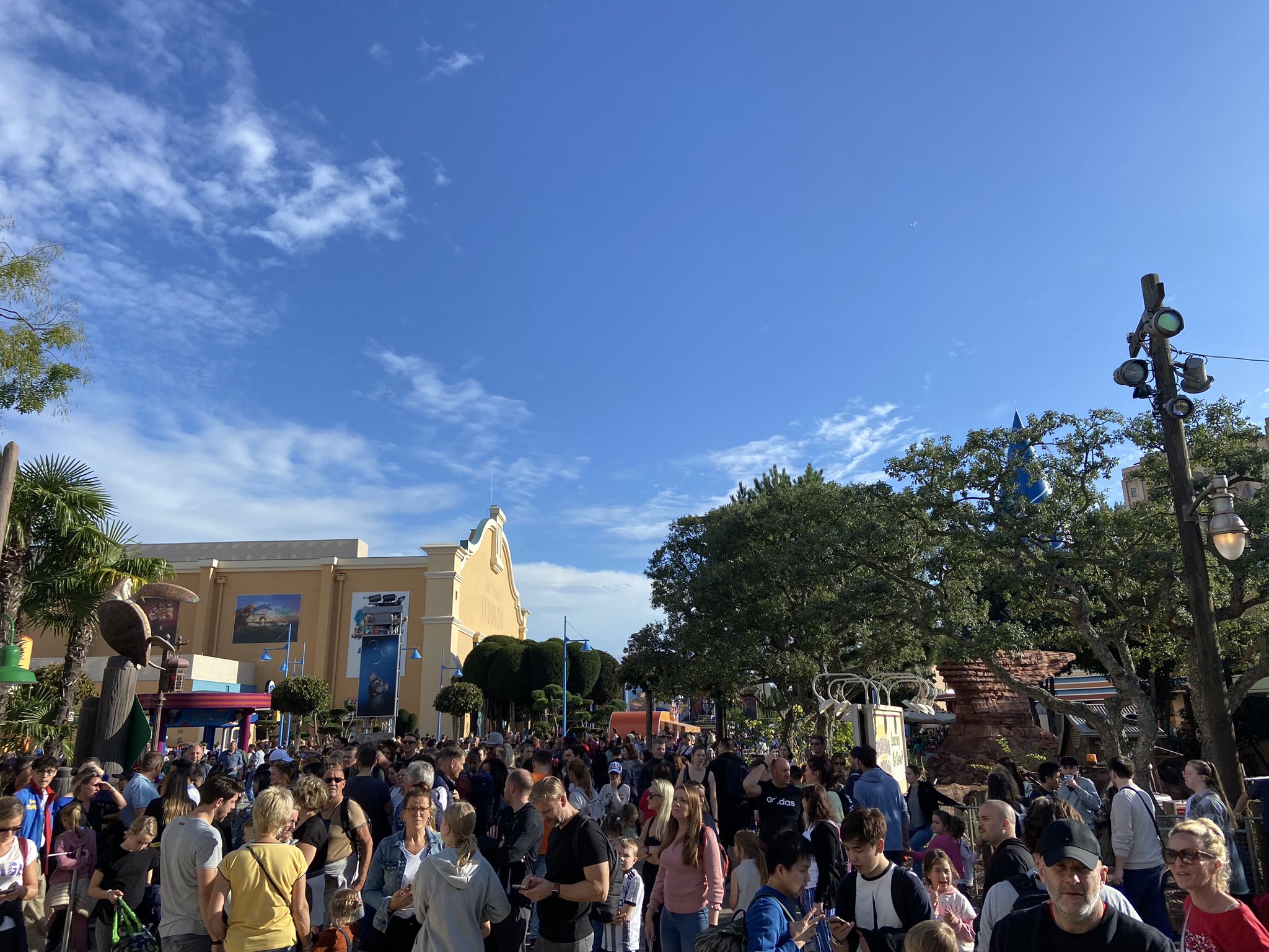 Disneyland Paris Works (DisneylandWorks) / Twitter