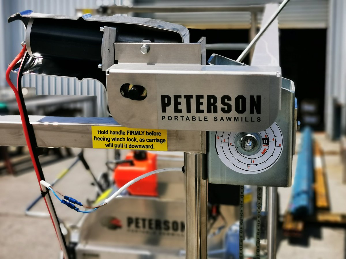 #PetersonAccessories

Push-button vertical sizing with the Electric Winch. Too easy!

petersonsawmills.com/2012/04/10/ele…

#PetersonSawmills #PortableSawmill #MillSmarter #WoodIsGood