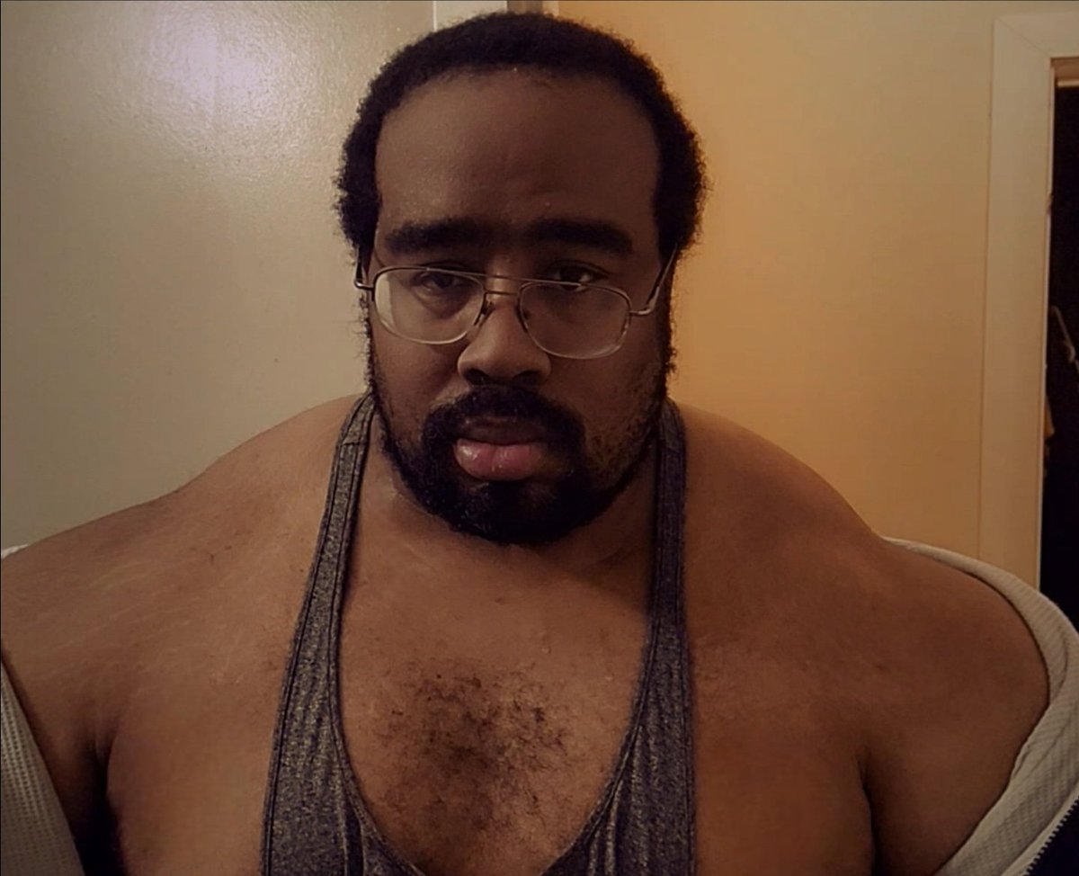 BigJon06's tweet photo. Also W I D T H... #Gainz #GamersThatLift #NoNeck #Black #Samoan #ForeverBulk #400 https://t.co/U44BVPC4y9