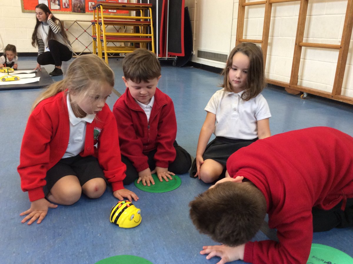 CherryGardenPS's tweet photo. KS1 have had a fantastic programming themed day, where they have thought about writing algorithms to control Beebots and lots of other activities. #barefootcomputing https://t.co/ZEpaGbDqyD
