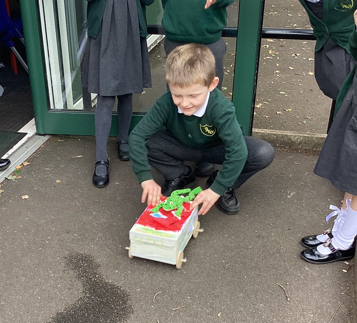 Year 1 had great fun testing out their model vehicles in DT yesterday! They were set the task of transporting Fred from one place to another. #DTinyear1