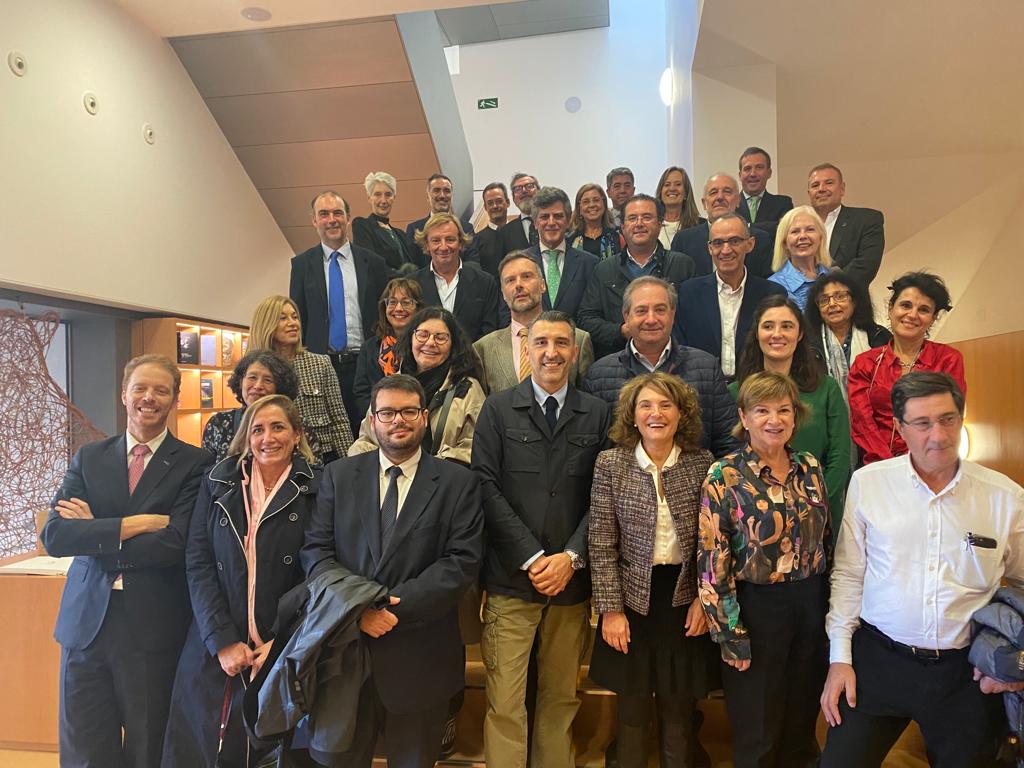 TSXGalicia's tweet photo. No segundo día do curso sobre a protección do patrimonio histórico, organizado en #Santiago polo #CXPX, os xuíces e xuízas visitaron pola mañá o #Pórtico da Gloria da catedral e o Museo das Peregrinacións
#PatrimonioCultural22 https://t.co/e3R0aSX0PV
