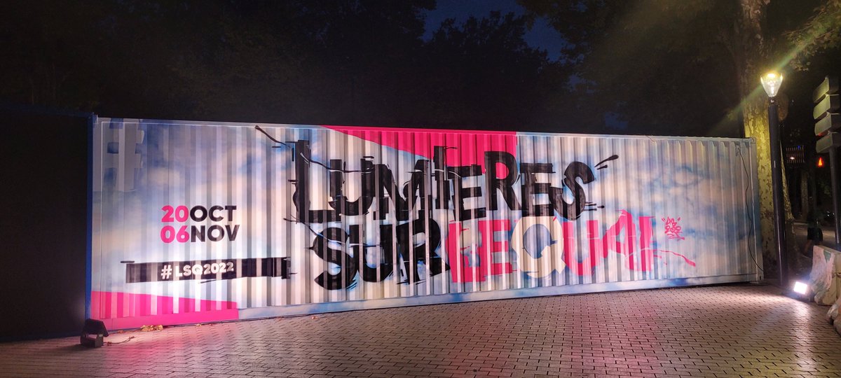 [LUMIERES SUR LE QUAI] Ca démarre aujourd'hui !
Retrouvez une #visite guidée tous les jours à 14h30
 
Et dès ce soir la #conférence autour de la fabrication d'images en #IA "Faux semblants, les nouveaux pièges des images" à 18h30.

ℹ  lumieressurlequai.fr

#LSQ2022 #festival