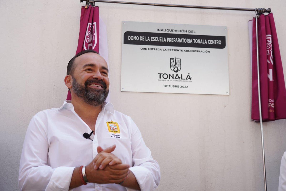 SergioChavez_D's tweet photo. En la Prepa Tonala Centro de la Universidad de Guadalajara 🏫 los muchachos estudiantes me pidieron un domo para que ya no se asolearan 🌞😰 cuando hacían deporte y actividades de campo en la cancha de usos múltiples, y va que va ya está listo. Cuídenlo, ya es de ustedes #SCH https://t.co/SQhfOZIx2f