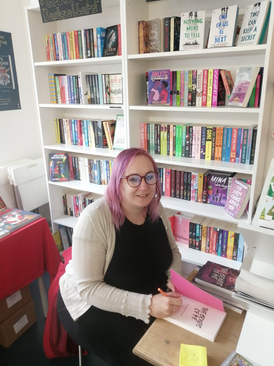 kelduckhouse's tweet photo. Signing #TheBonesofMe @nextpagebooksUK @FlyingEyeBooks #flyingeyebooks #bookstagram #poetry #poetryofinstagram #ukya #yabooks #yabookstagram #newyabooks #ukyabooks https://t.co/rm2ksqC1D9