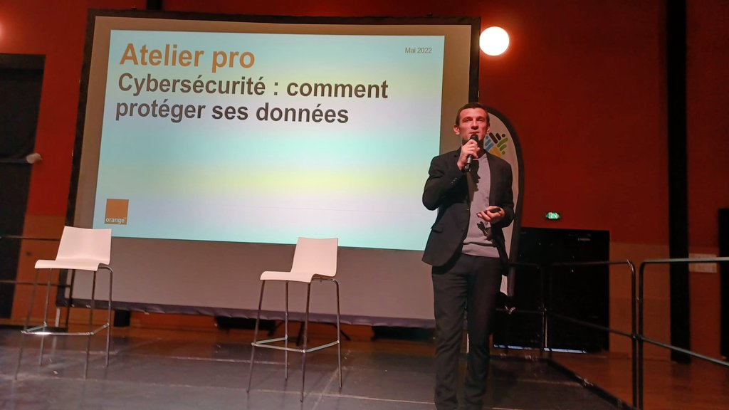 morgandubar1's tweet photo. Notre présence à la 6e édition du salon de l'entrepreneuriat à Creil.  notre accompagnements auprès des futurs entrepreneurs sur la cybersecurité et visibilité. Toujours aux côtés de nos clients pro! @SarahJablonski9 @RichardArnaud60. @Thibaut_Dumont  @OrangePro @OrangeHDF https://t.co/Ei7PxyUeK2