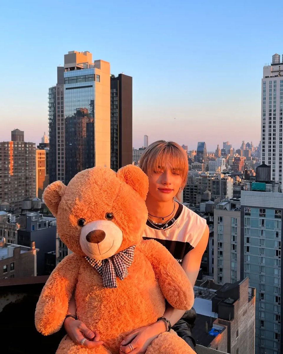 hyunepc's tweet photo. pretty boy https://t.co/0Vx2M2naOF