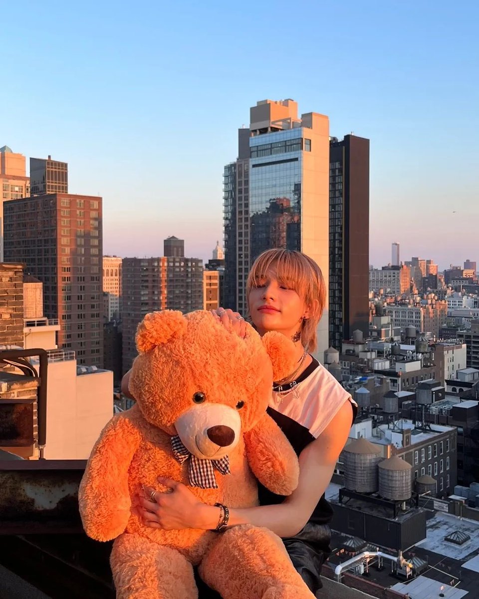 hyunepc's tweet photo. he’s so handsome huhu so cute https://t.co/6vIwoIqXDe