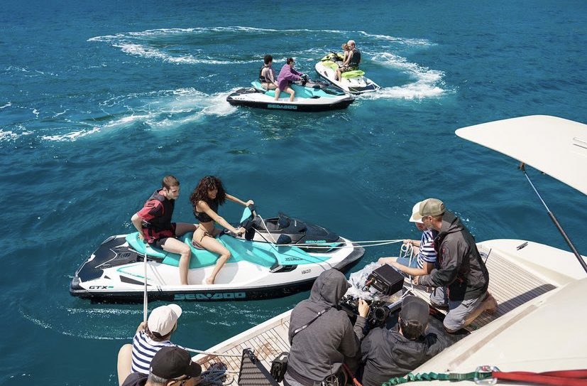 Nos hemos colado en el barco de #ATravesDelMar y queremos dar la vuelta al mundo con ellos.