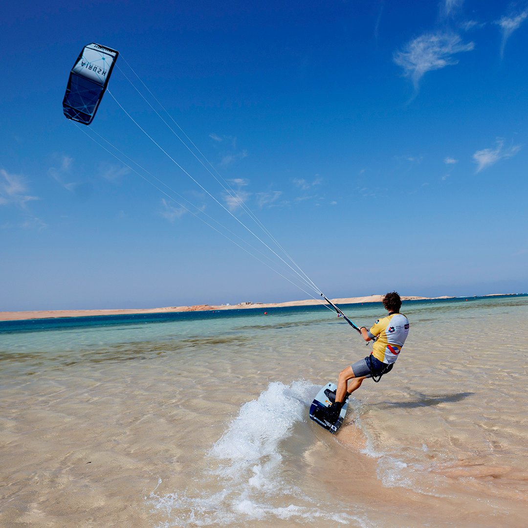 NEOM on Twitter "GKA Freestyle Kitesurfing is in full flight in NEOM 🪁 NEOM is electric right