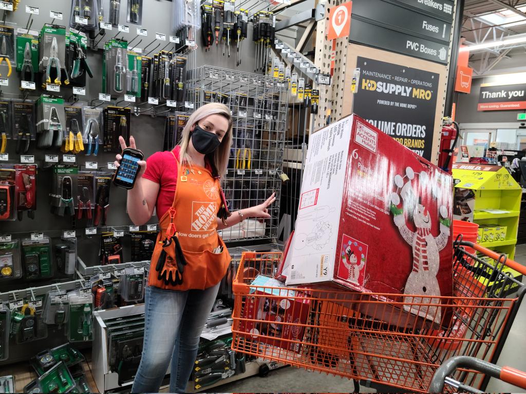 FynnElizabeth's tweet photo. Not on her watch! Ticket switch got customer serviced out! Great job to HC Viviana for setting those great standards https://t.co/mjI87hUKfl