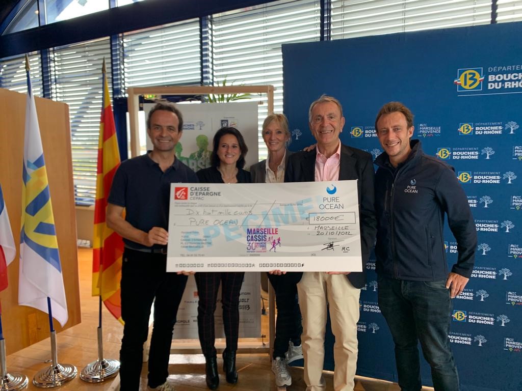 #Sport 🏃 | Pour renforcer son action éco-responsable, <a href="/MarsCassis/">Marseille-Cassis - AG2R LA MONDIALE</a> a souhaité cette année soutenir <a href="/PureOceanFund/">Pure Ocean</a> 🫶 Grâce aux inscriptions des coureurs et à l'engagement de la <a href="/SCOMarseille/">SCO Marseille</a>, 18 K€ ont été récoltés pour l’ONG qui œuvre pour la préservation des milieux naturels🌍