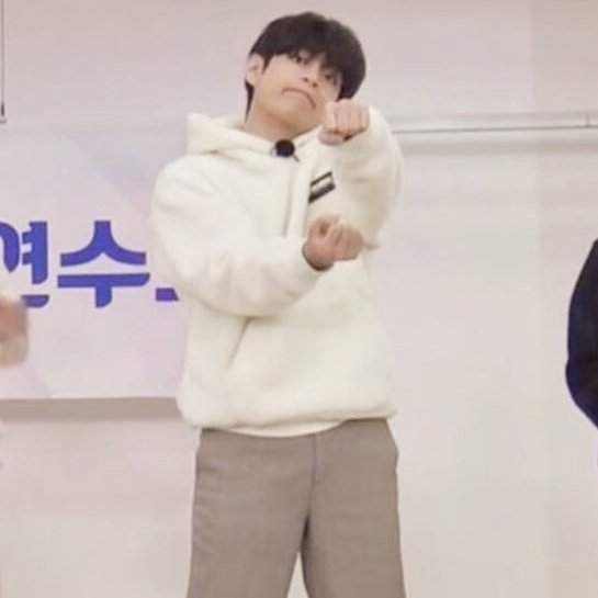_mybabyjktae's tweet photo. หนูอยากไปเล่นขับรถ     ขับรถบรึ้นๆแบบนี้ https://t.co/lwkabOPzHB