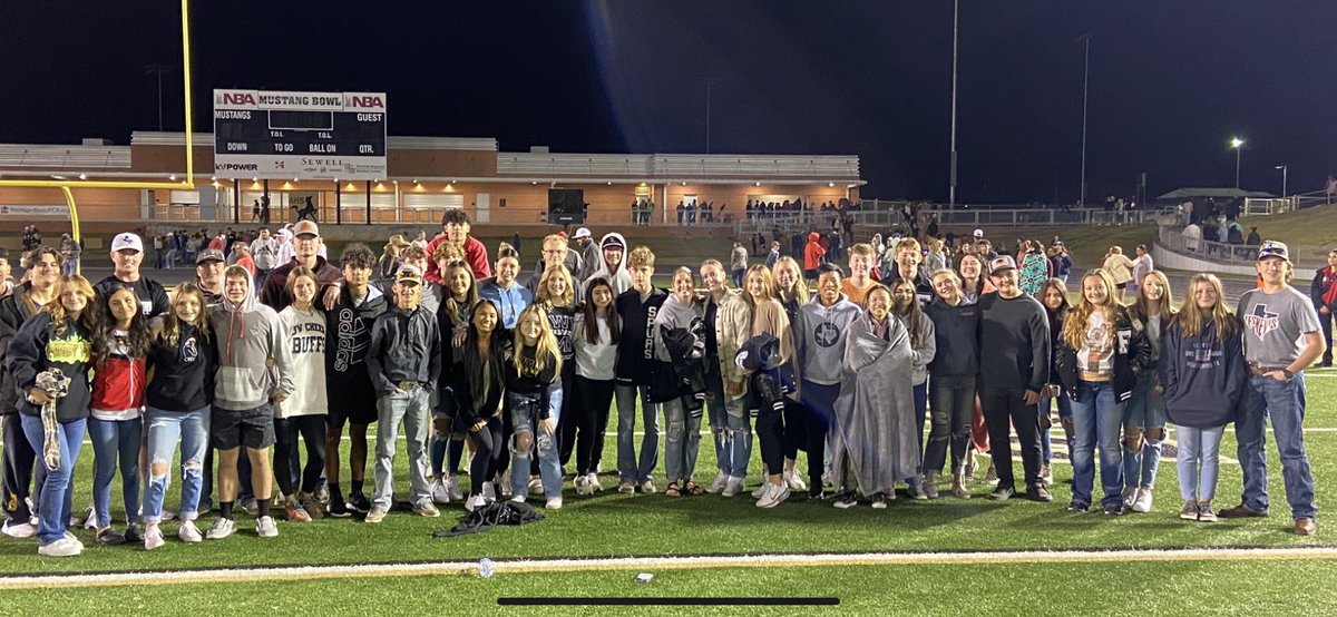 HillgerR's tweet photo. Great group of Forsan students went to Fields of Faith in Andrews, Tx last night. One young man even started his relationship with Jesus. 🙌🏻 https://t.co/1ZsDaprQp6