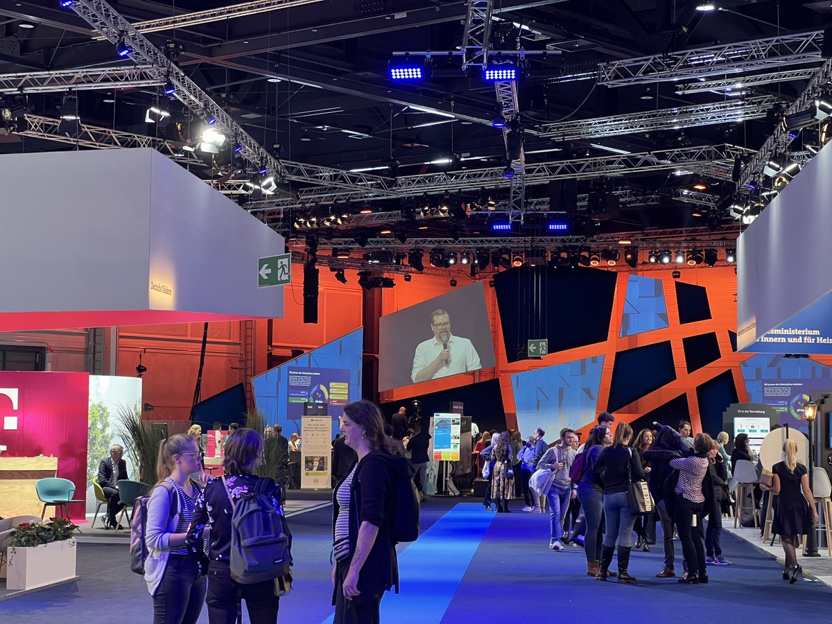 Meine beiden Kollegen <a href="/bendittwald/">Benjamin Dittwald</a> und Leonard Mack von <a href="/fraunhoferfokus/">Fraunhofer FOKUS</a> stellen auf der #SCCON22 Beispiele für Piveau-basierte Datenportale im Öffentlichen Sektor vor.