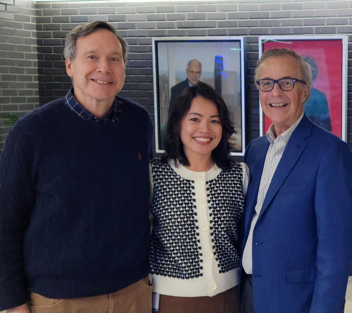 Culpwrit's tweet photo. Thanks to @jedelm, @hopemacg and @BorgmeyerRD for hosting my #PRAD595 class and @DePaulPRSSA e-Board for fun and engaging discussion at new @EdelmanPR Chicago HQ and museum dedicated to Dan Edelman, who 70 years ago founded the now world's largest PR firm. https://t.co/3nKzY4oDiT