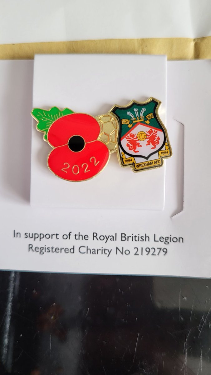 Lisawoody30's tweet photo. Only gone and got myself the Wrexham/Poppy pinbadge @Wrexham_AFC @PoppyLegion @RMcElhenney
@VancityReynolds #PoppyAppeal #ArmedForcesCommunity #ExServices #Charity #WrexhamAFC #FootballFamily https://t.co/KK2QcioNYq