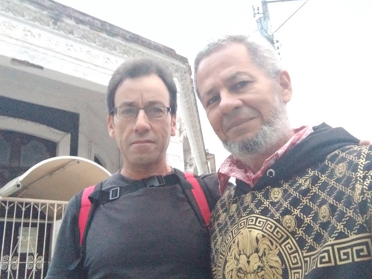 HidalgoCubano's tweet photo. En La Habana, con el poeta Rafael Vilches, quien parece estar en todas partes. https://t.co/ftM3rcvR1m