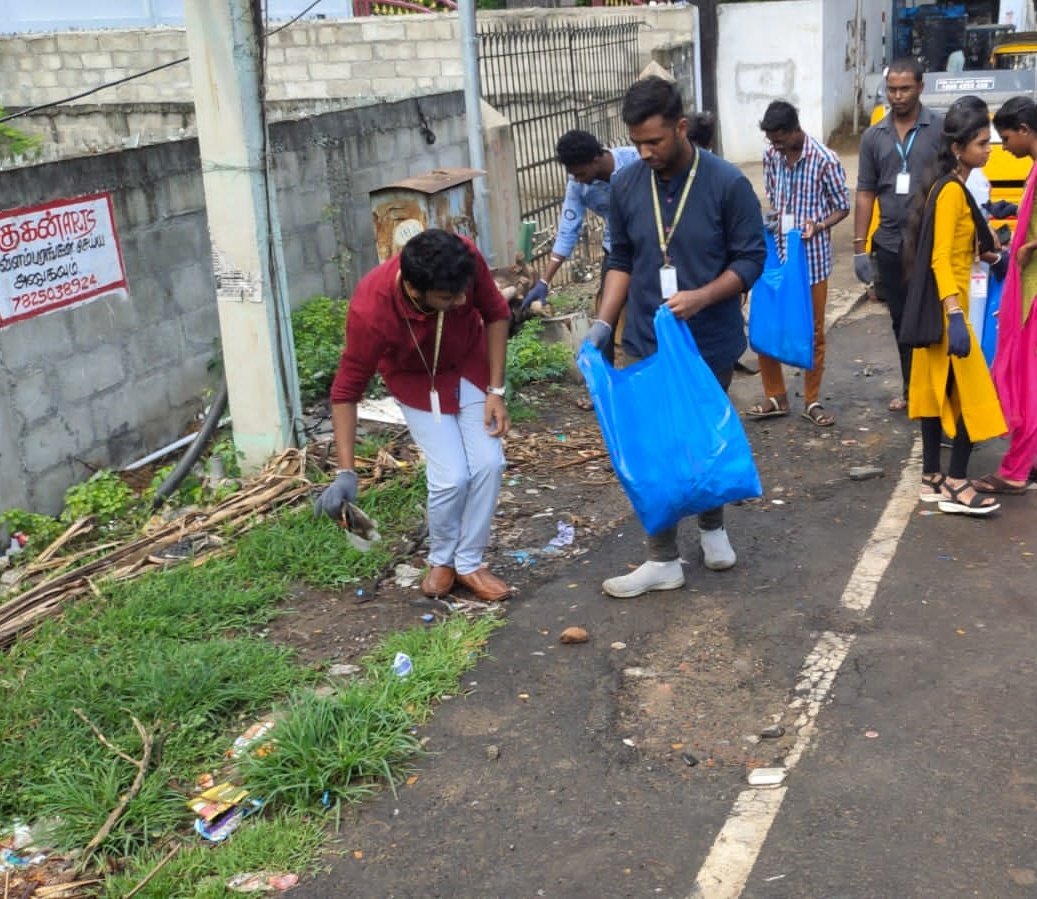 Nss_Stcas107_Ch's tweet photo. NSS volunteers of STCAS, Koyambedu collected plastics &amp; trash during Massive Swachhata Drive on 19th Oct. 2022. #CleanIndia2 @_NSSIndia @YASMinistry @nss_tamilnadu @NssUnom https://t.co/jfjwG9ObfK