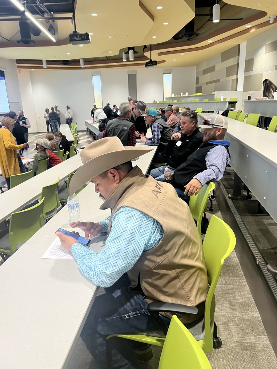 FrionaI's tweet photo. Congratulations Joe Buntyn with your 2nd place overall finish at the recent @txcattlefeeders Beef Showcase! #FrionaBeef https://t.co/mgPgsJAiKe