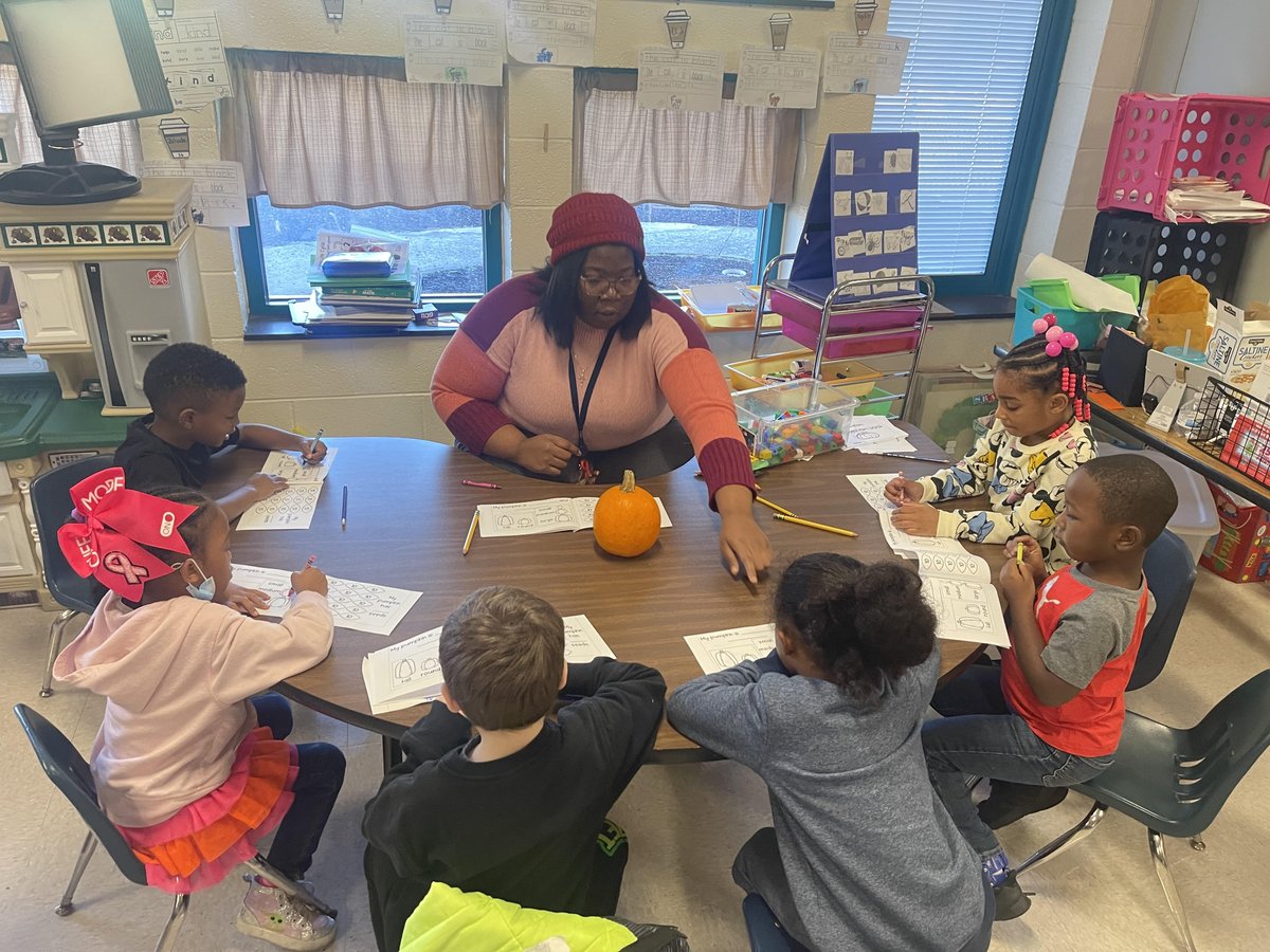 Kindergarten Scientists observe pumpkins during STEAM Day! <a href="/franklinscsu/">Stacey Franklin</a> <a href="/marlena_council/">Marlena Council</a> <a href="/MEvans_KES/">Michelle Evans</a>