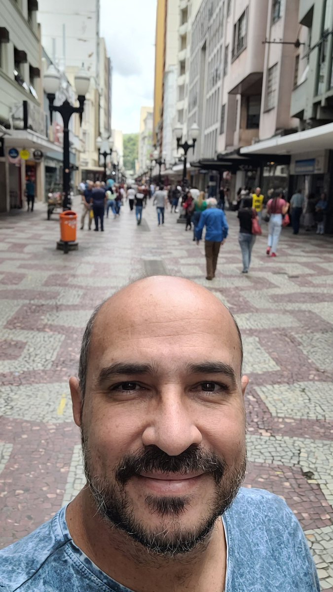 tldvideo's tweet photo. Dejavu! Reconhecendo locais da infância na querida Juiz de Fora. Muitas histórias nesse calçadão! https://t.co/6i87kKTcYa