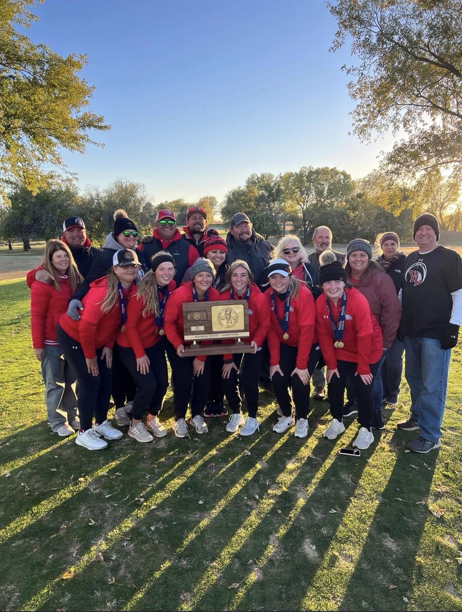 kirbyymckee's tweet photo. BACK2BACK STATE CHAMPS!! So incredibly thankful to of gotten to be a part of this program! We accomplished things many people never get to experience and I couldn’t imagine a better way to go out! I will forever cherish the friendships and memories i’ve made the past 4 years❤️ https://t.co/n9RdFJcyds
