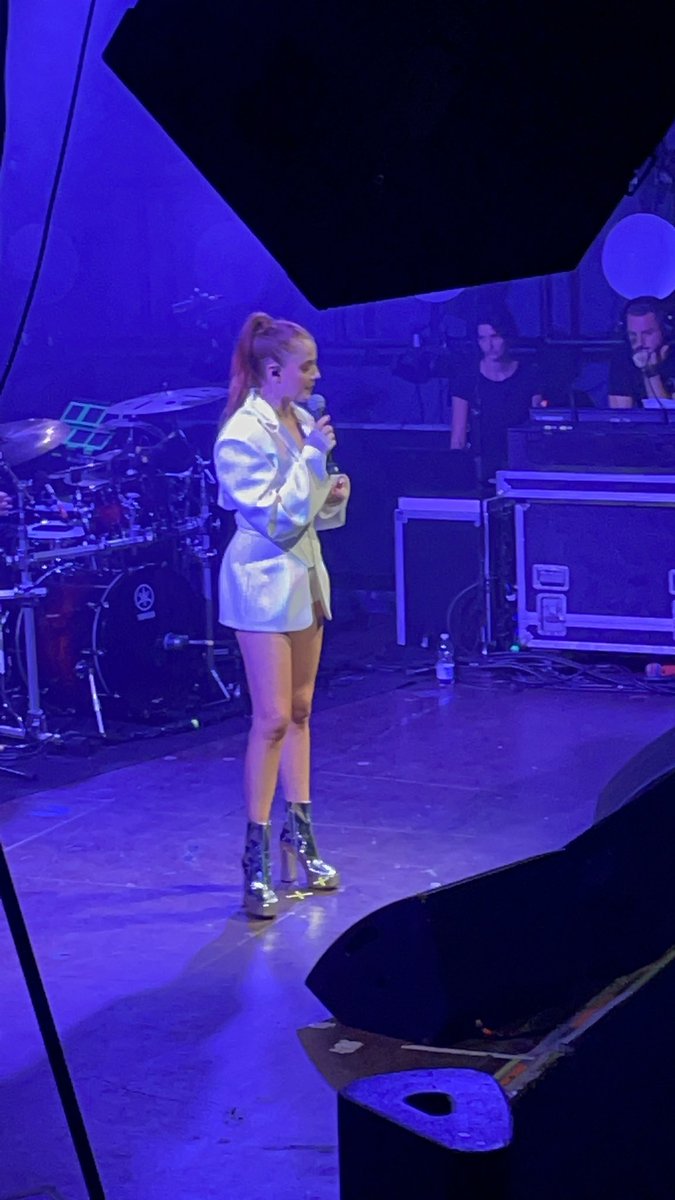 reality_360's tweet photo. 😍🙏🏻 #annalisa #nali #naliannalisa #nuda10club #nuda #nuda10 #nuda10clubtour #annalisascarrone #scarrone #reality360 #club #vipertheatre #viper #firenze #musica #music @NaliOfficial @vipertheatre https://t.co/kXGMQSLhEp