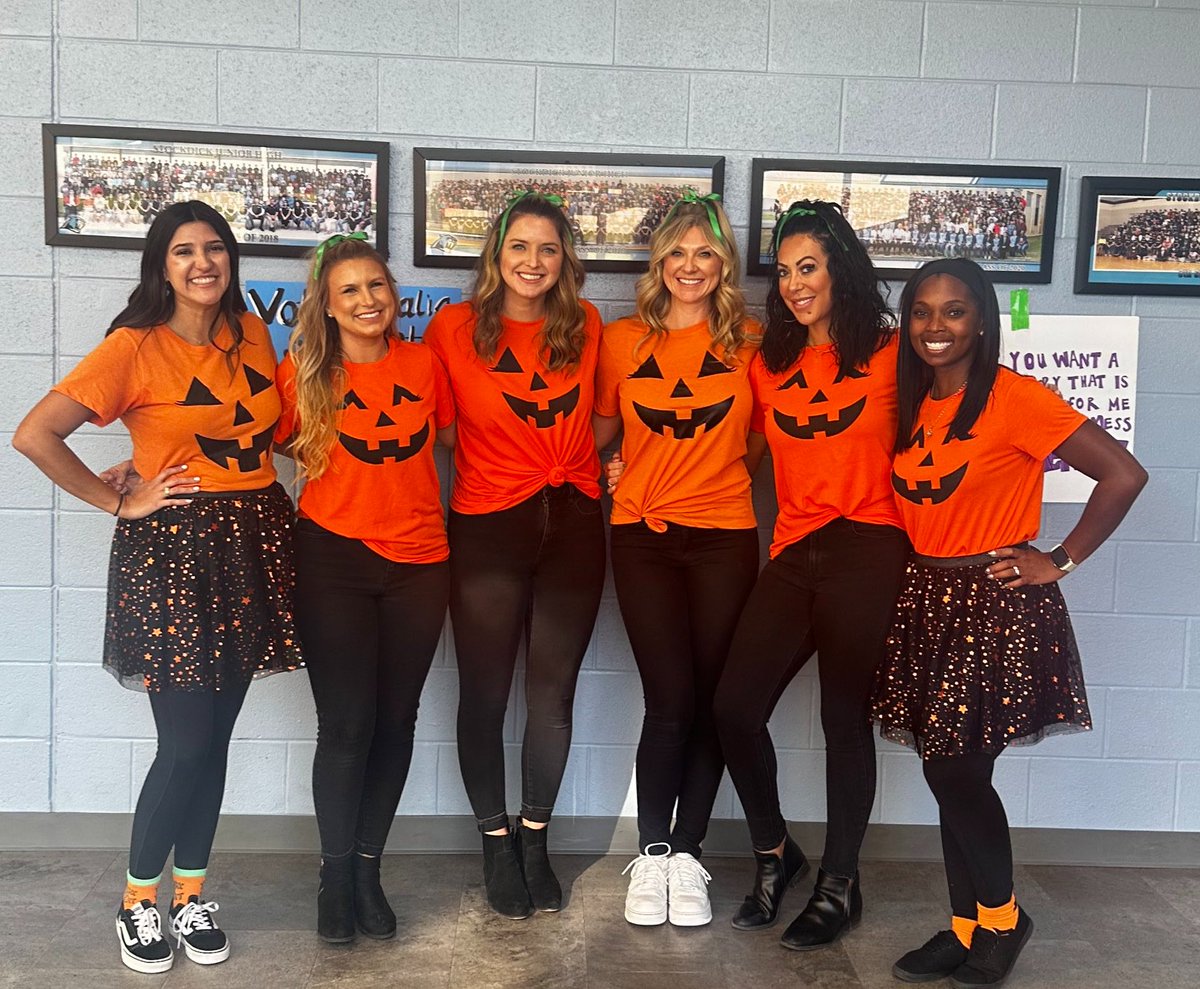 katyisd's tweet image. Katy ISD students and staff showed up and showed OUT in honor of Unity Day! Thank you for wearing your orange to send a visible message that no child should ever experience bullying.🧡 
For more photos, visit: flic.kr/s/aHBqjAbSXF
#UNITYEVERYDAY #UnityDay2022 #KatyCommUNITY
