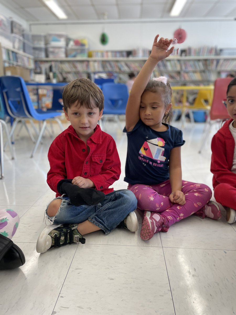 Using our sense of touch to guess the mystery object <a href="/GCSD_Gribbin/">GCSD Gribbin School</a> #stemeducation