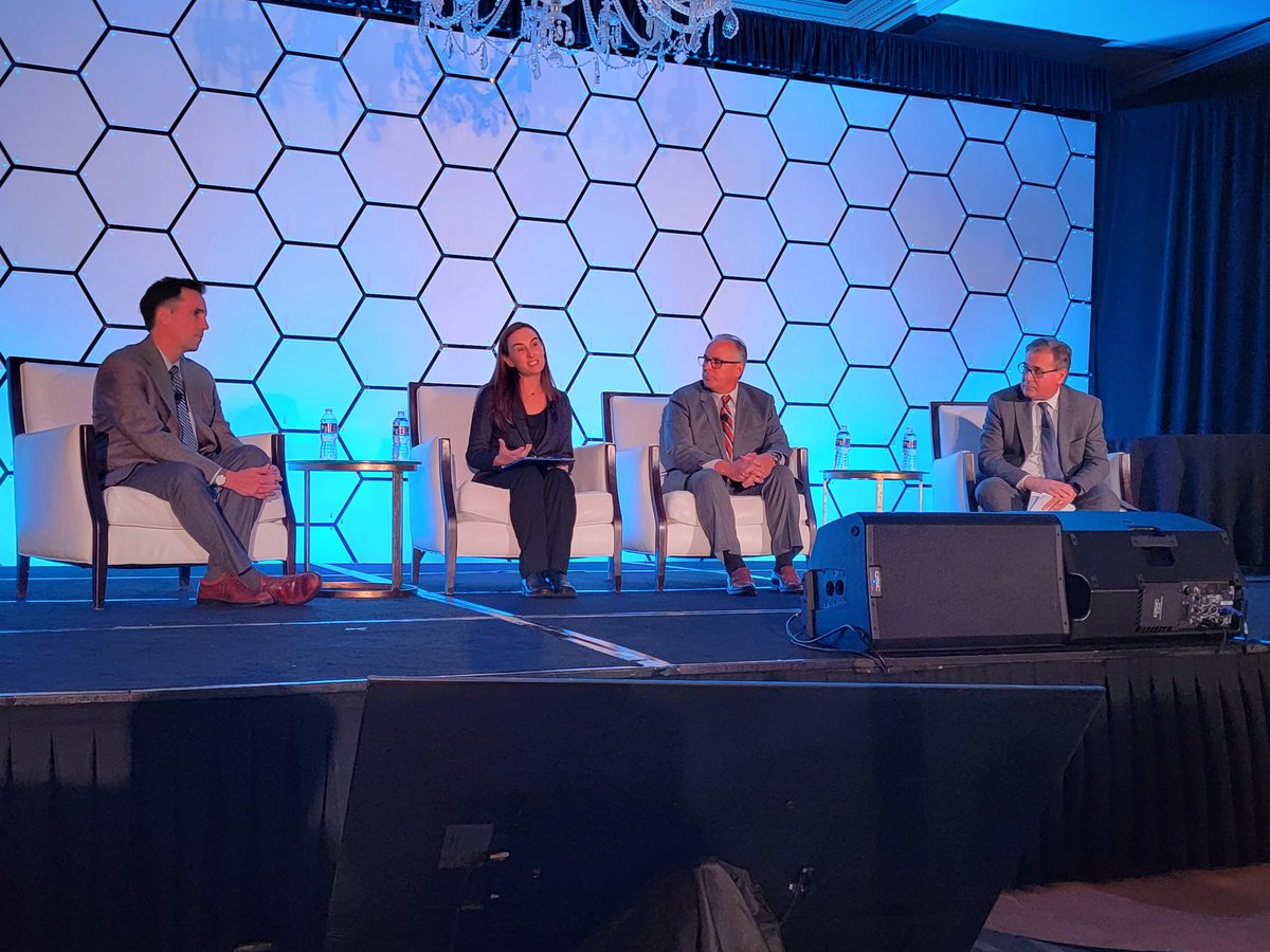 BretJJackson's tweet photo. @EAMOnline member @Ford Demmy McBride leading the @crainsdetroit panel on payment reform #healthcare #healthvalue #LeadershipMatters https://t.co/rBV1Tq6CV2