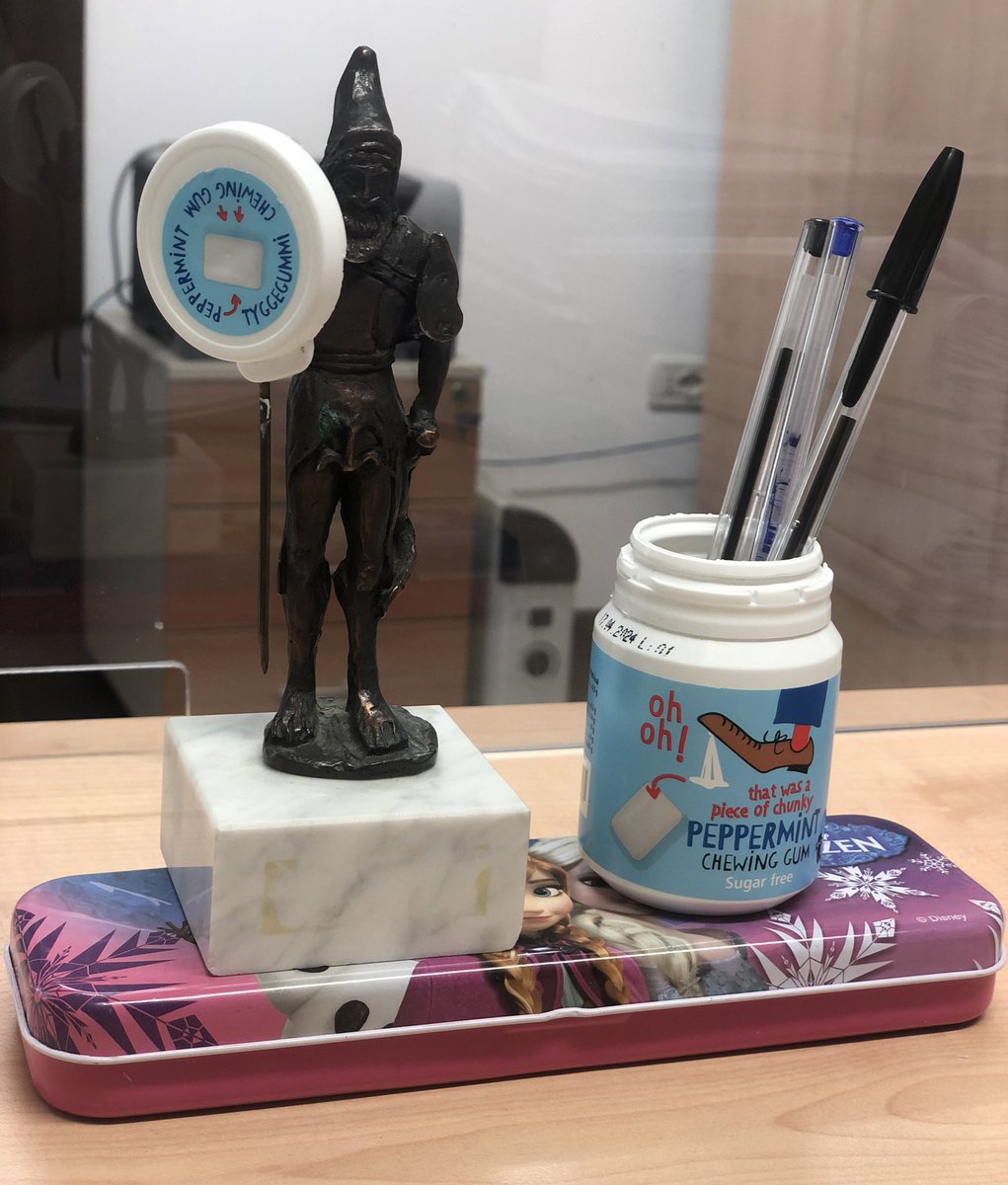 LisaLizzup's tweet image. Aiutanti da scrivania #eracle