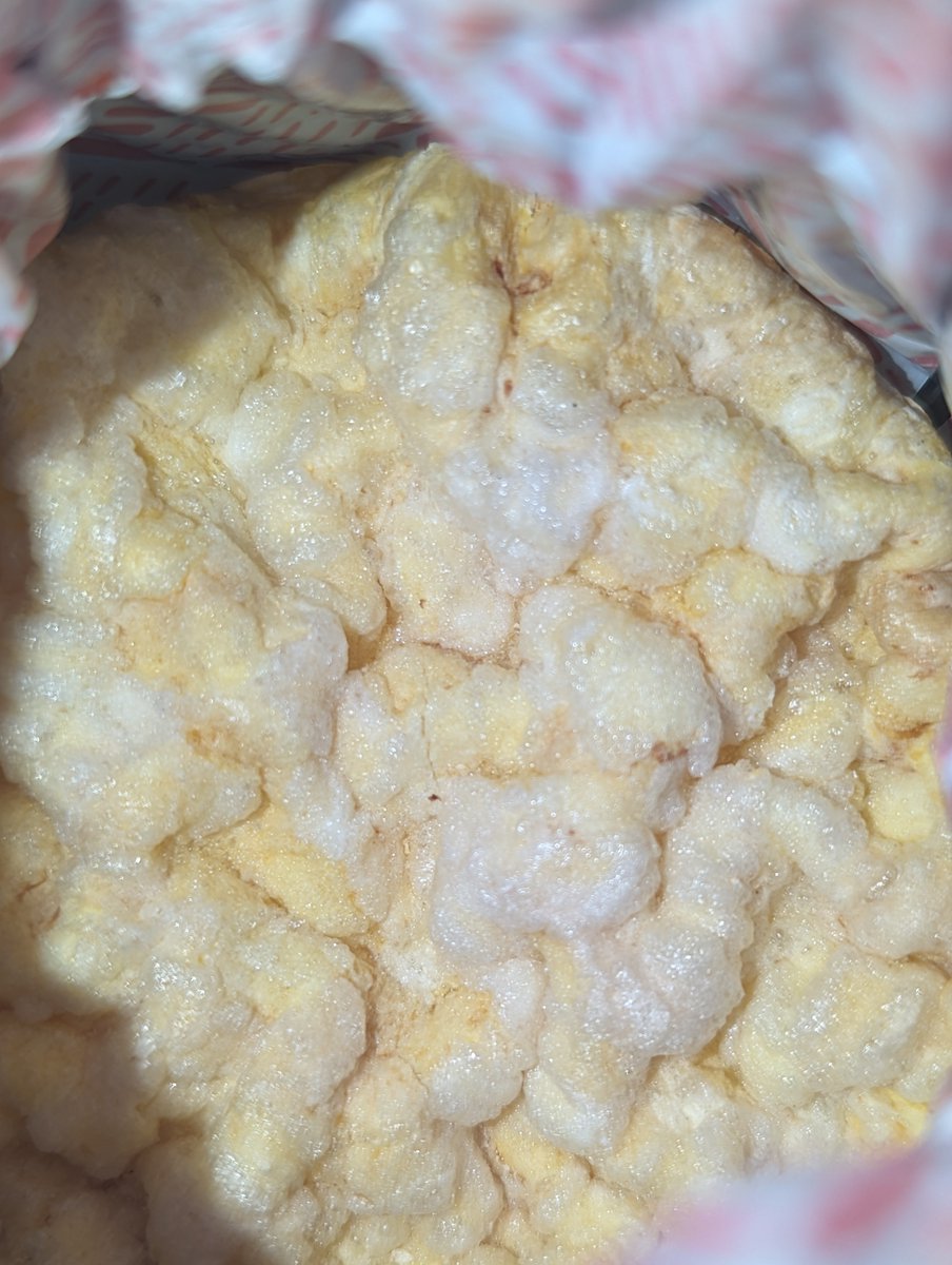 YaleChen2020's tweet image. OLDMILA 玉米粗粒餅

比重很低的餅，
整包拿起來很輕
吃起來軟韌中等耐嚼
有自然的香氣
不平均的鹹味使它吃起來不會太單調

在 #pchome24 買的
PCHOME 立陶宛館
24h.pchome.com.tw/region/DBDT

立陶宛製造 
台立友好
🇱🇹🤝🇹🇼

#boycuttchina 
#ABC_challenge
#AnywherebutChina
#StandWithHongKong