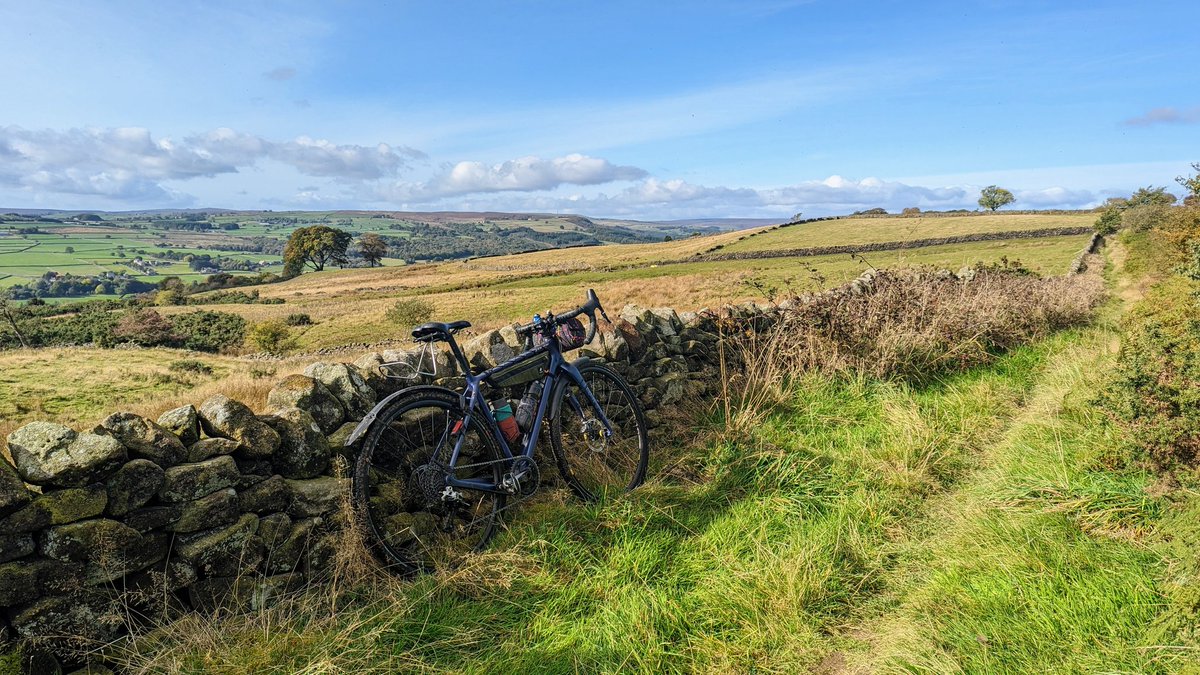 Funtimes in Yorkshire: Buzzard Loop from 'Great Gravel Rides' book by @reizkultur Amazing route, definitely recommend 🚲😜🙌

#MyBikeAdventure #Cycling #FunOnTwoWheels #LoveToRide #WillTravelForGravel #HappyPlace