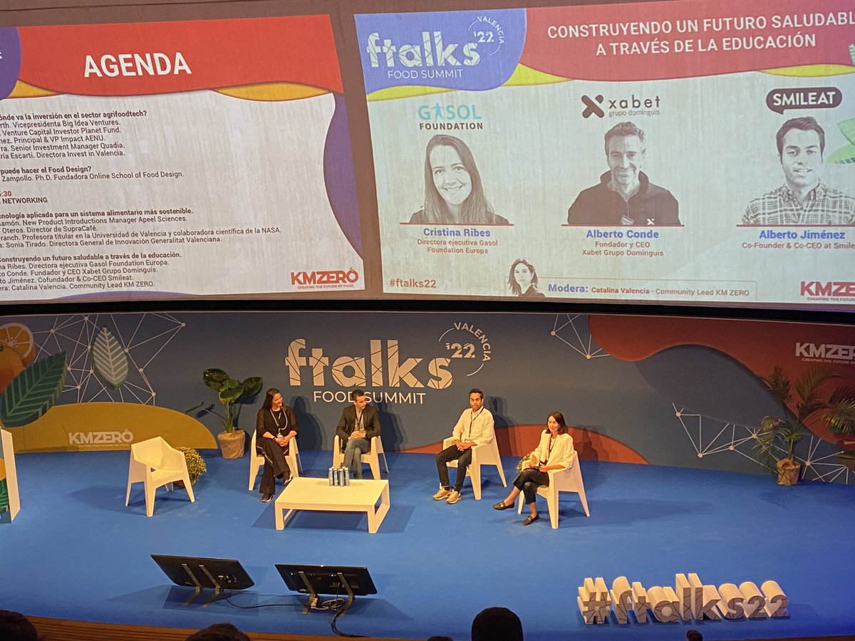 RevistaAlimenta's tweet photo. 📖 En #FTalks22 se debate sobre la construcción de un futuro saludable a través de la #educación con la participación de: 

🟠 @crisribes, @GasolFoundation 
🟠 Alberto Conde, @xabetdigital 
🟠 Alberto Jiménez, @smileatbaby 

🟢 Modera: @catavalencia, @kmzerohub https://t.co/ErQ9KOGDFD